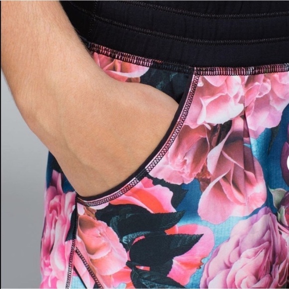 Lululemon Free Reign Short Secret Garden 4-way Stretch Pink Rose Floral 4 - Picture 3 of 16